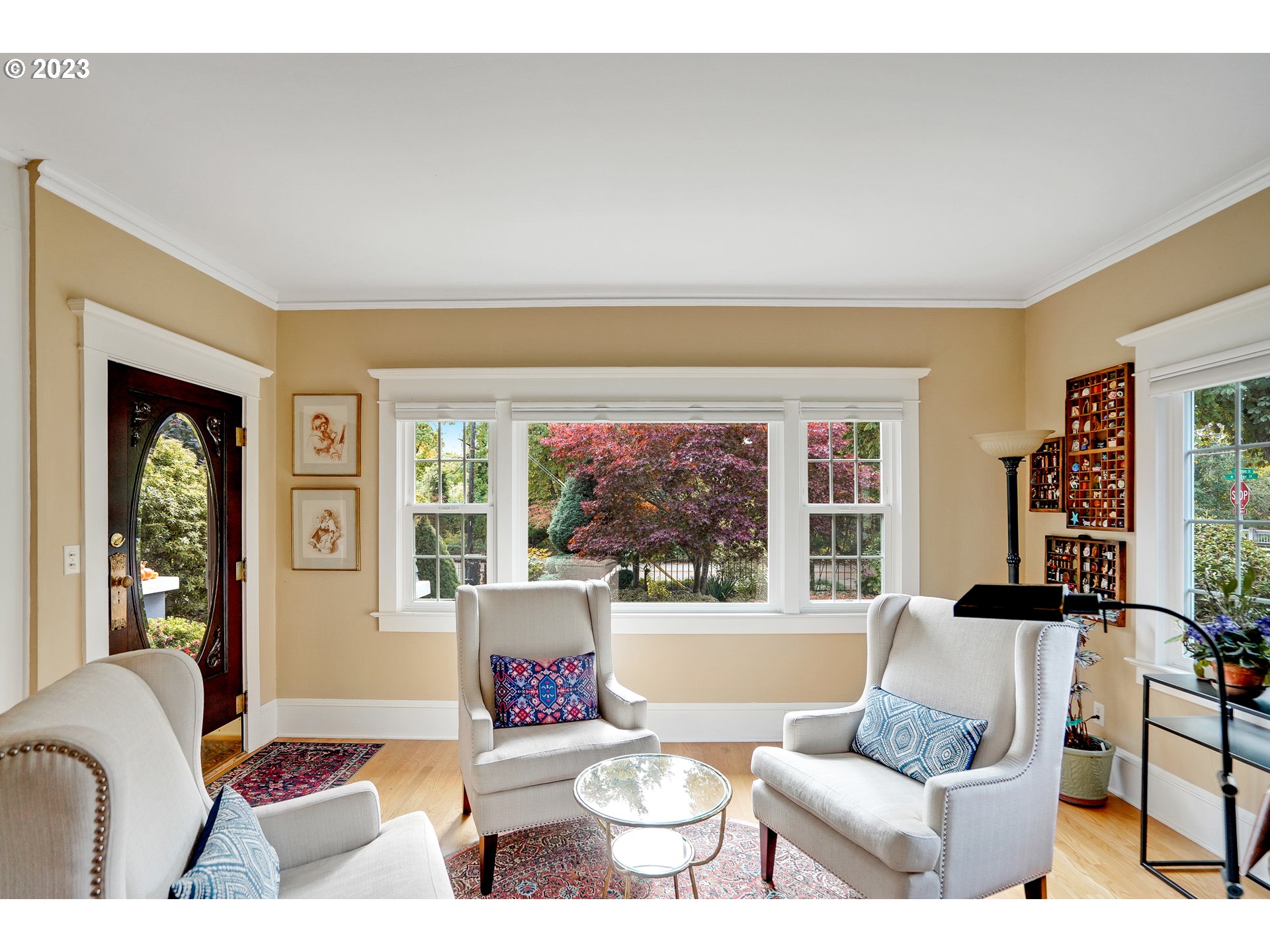 810 North Water Street Silverton, OR 97381 - Photo 8 of 48 a living room with furniture and a large window