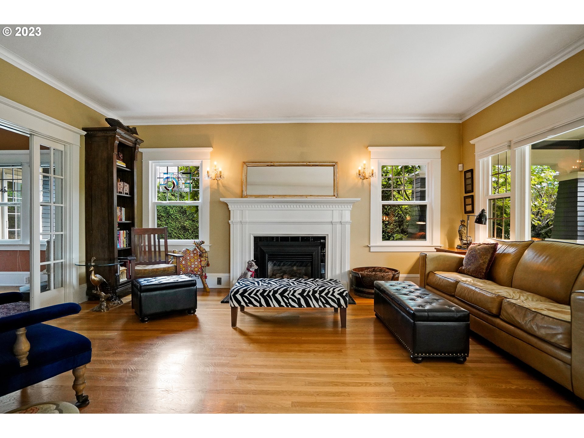 810 North Water Street Silverton, OR 97381 - Photo 10 of 48 a living room with furniture and a fireplace