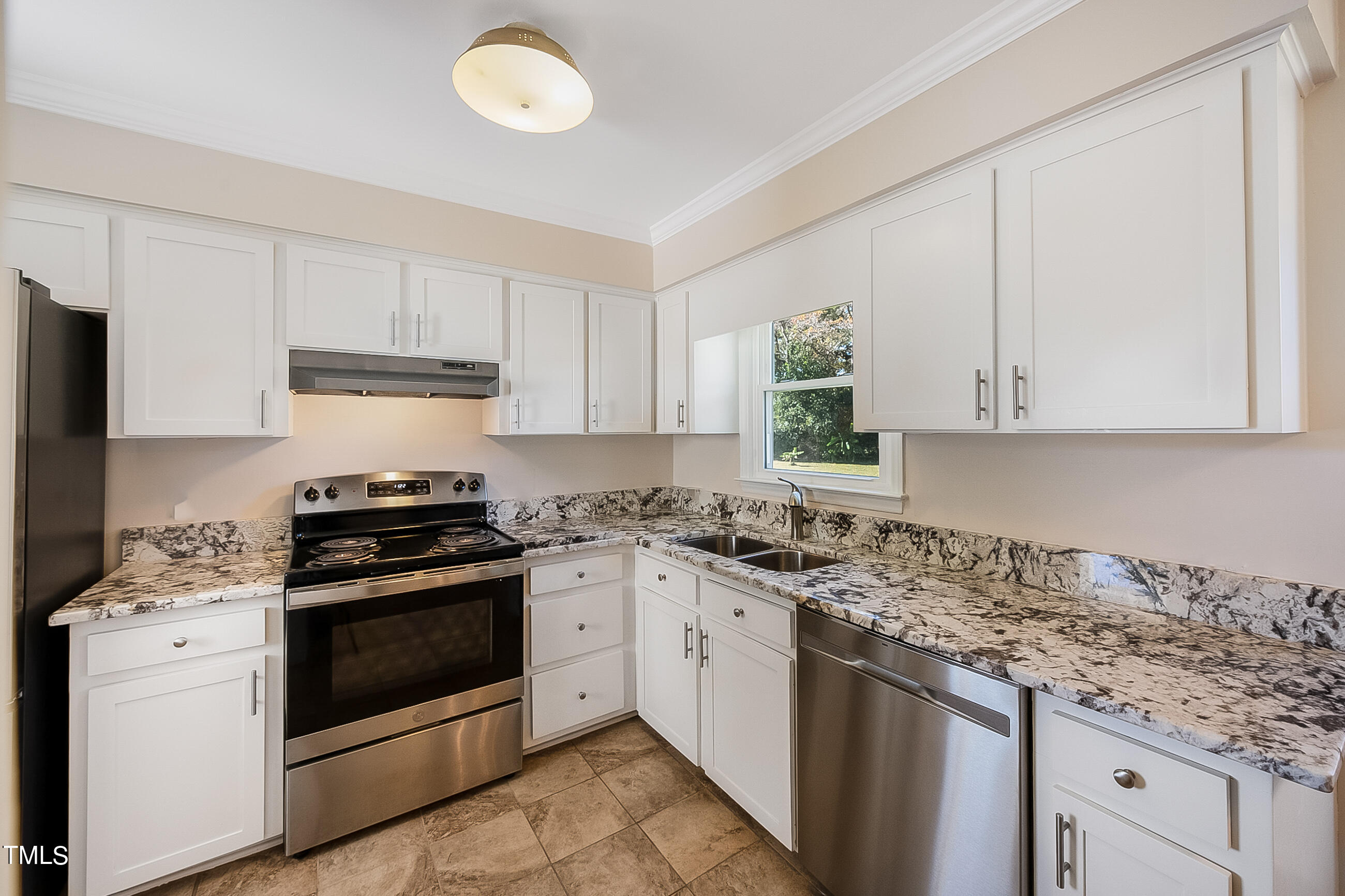10024 Joe Leach Road Raleigh, NC 27603 - Photo 21 of 26 a kitchen with granite countertop a stove sink and cabinets