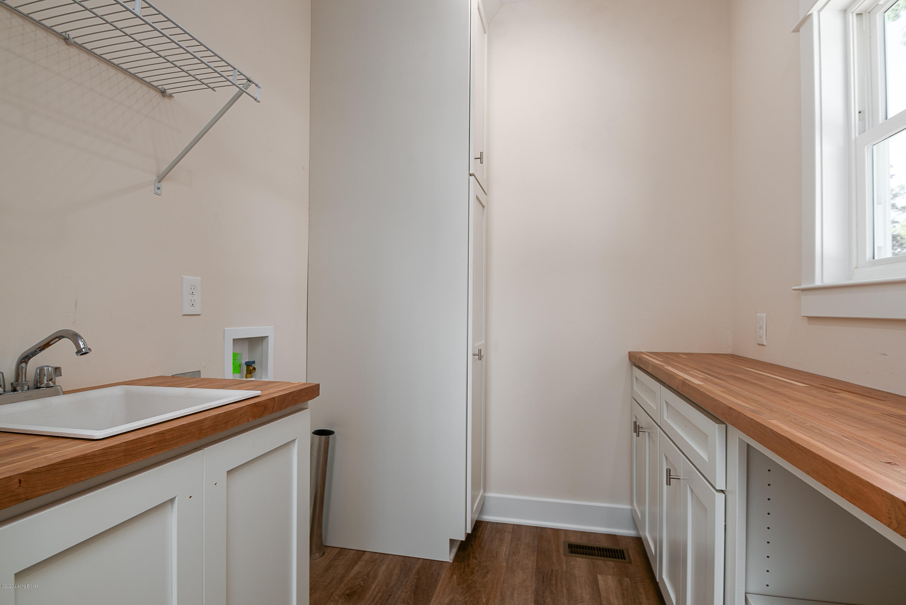 206 Wood Road Louisville, KY 40222 - Photo 14 of 23 A Wood Laundry Room