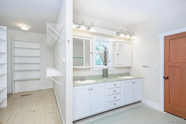 $640,000 | 720 East Breedlove Drive, Sturgeon, MO 65284