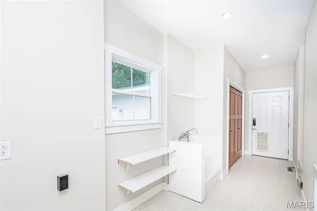 $640,000 | 720 East Breedlove Drive, Sturgeon, MO 65284