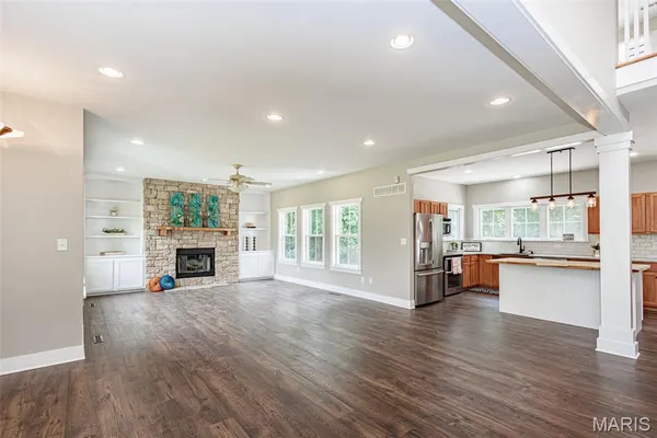$640,000 | 720 East Breedlove Drive, Sturgeon, MO 65284
