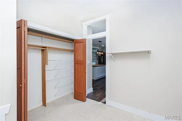 $640,000 | 720 East Breedlove Drive, Sturgeon, MO 65284