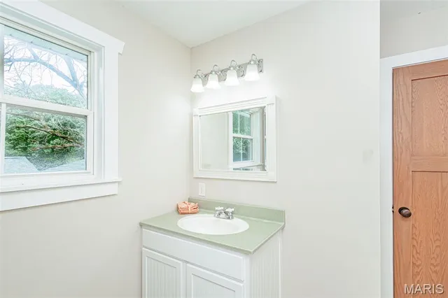 $640,000 | 720 East Breedlove Drive, Sturgeon, MO 65284