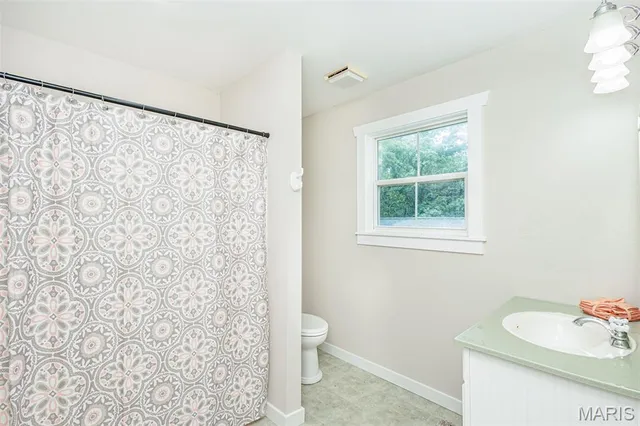 $640,000 | 720 East Breedlove Drive, Sturgeon, MO 65284