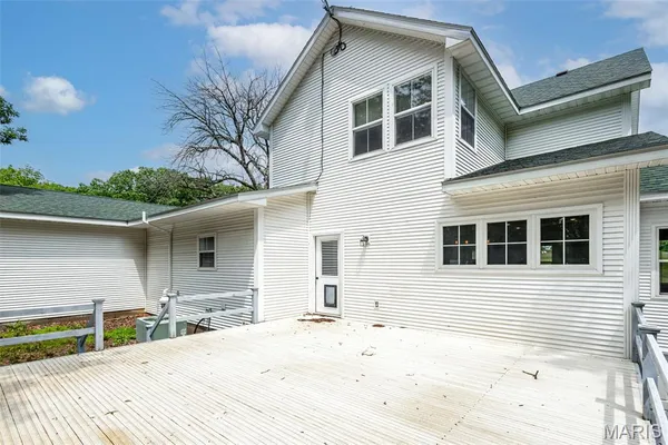 $640,000 | 720 East Breedlove Drive, Sturgeon, MO 65284