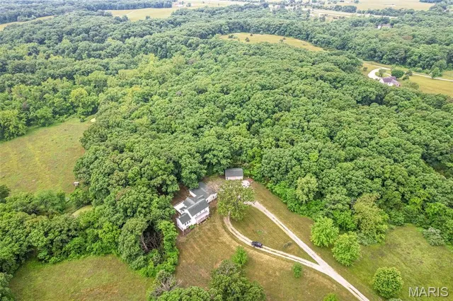 $640,000 | 720 East Breedlove Drive, Sturgeon, MO 65284