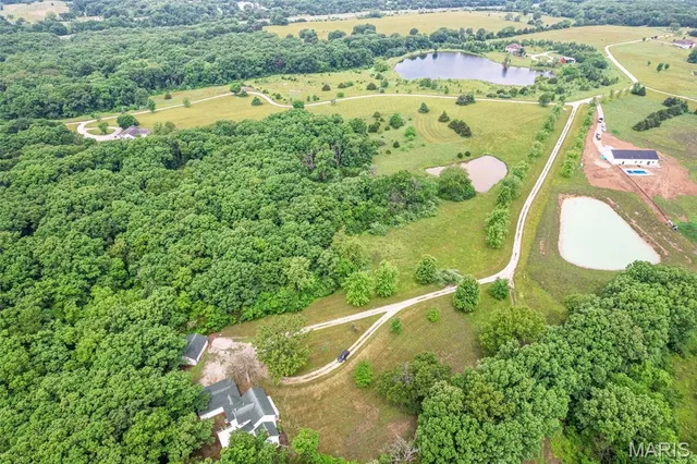 $640,000 | 720 East Breedlove Drive, Sturgeon, MO 65284