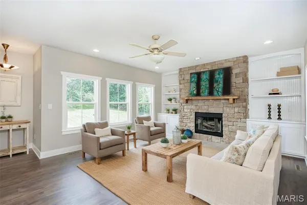 $640,000 | 720 East Breedlove Drive, Sturgeon, MO 65284