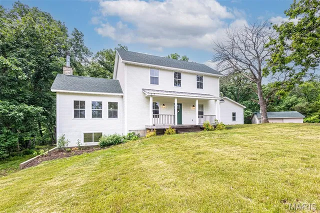 $640,000 | 720 East Breedlove Drive, Sturgeon, MO 65284