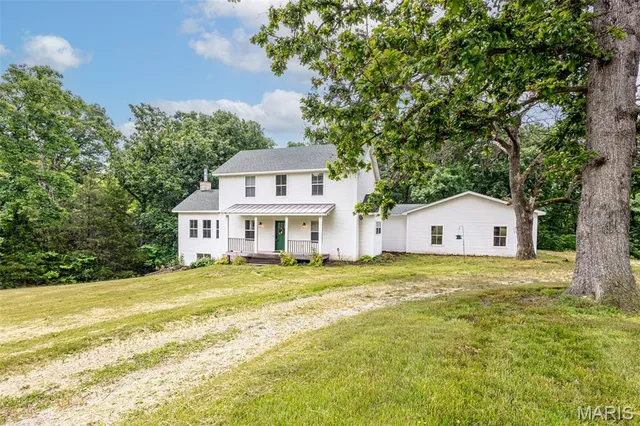 $640,000 | 720 East Breedlove Drive, Sturgeon, MO 65284