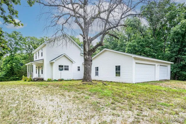 $640,000 | 720 East Breedlove Drive, Sturgeon, MO 65284