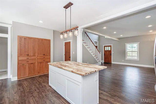 $640,000 | 720 East Breedlove Drive, Sturgeon, MO 65284