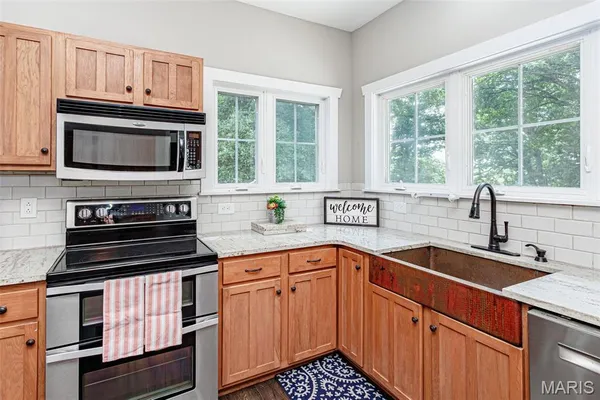 $640,000 | 720 East Breedlove Drive, Sturgeon, MO 65284