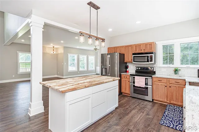 $640,000 | 720 East Breedlove Drive, Sturgeon, MO 65284