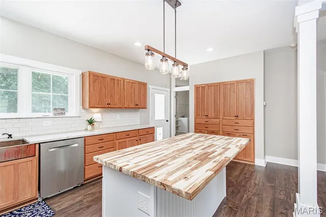 $640,000 | 720 East Breedlove Drive, Sturgeon, MO 65284