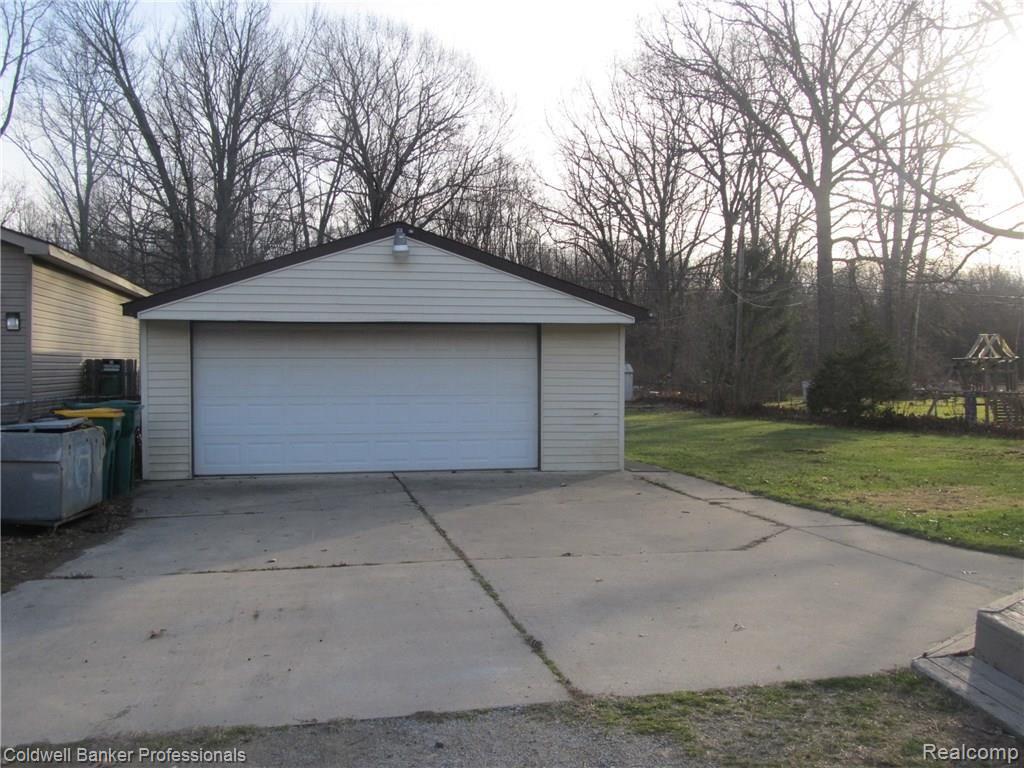 38621 Wade Road Romulus, MI 48174 - Photo 3 of 24