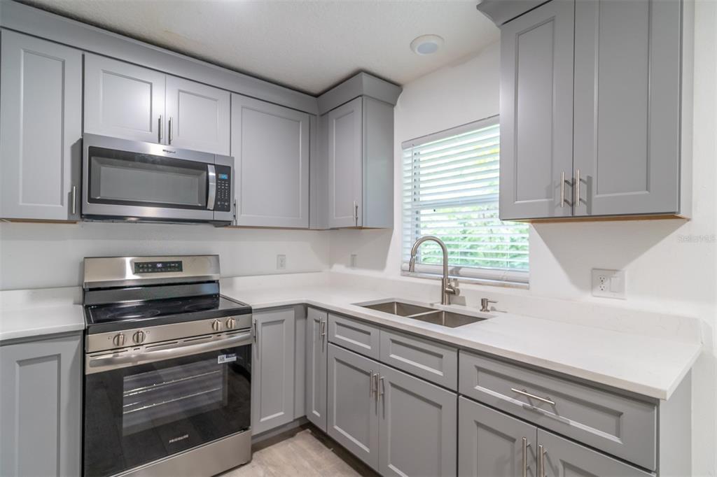 497 West Beresford Road DeLand, FL 32720 - Photo 11 of 44