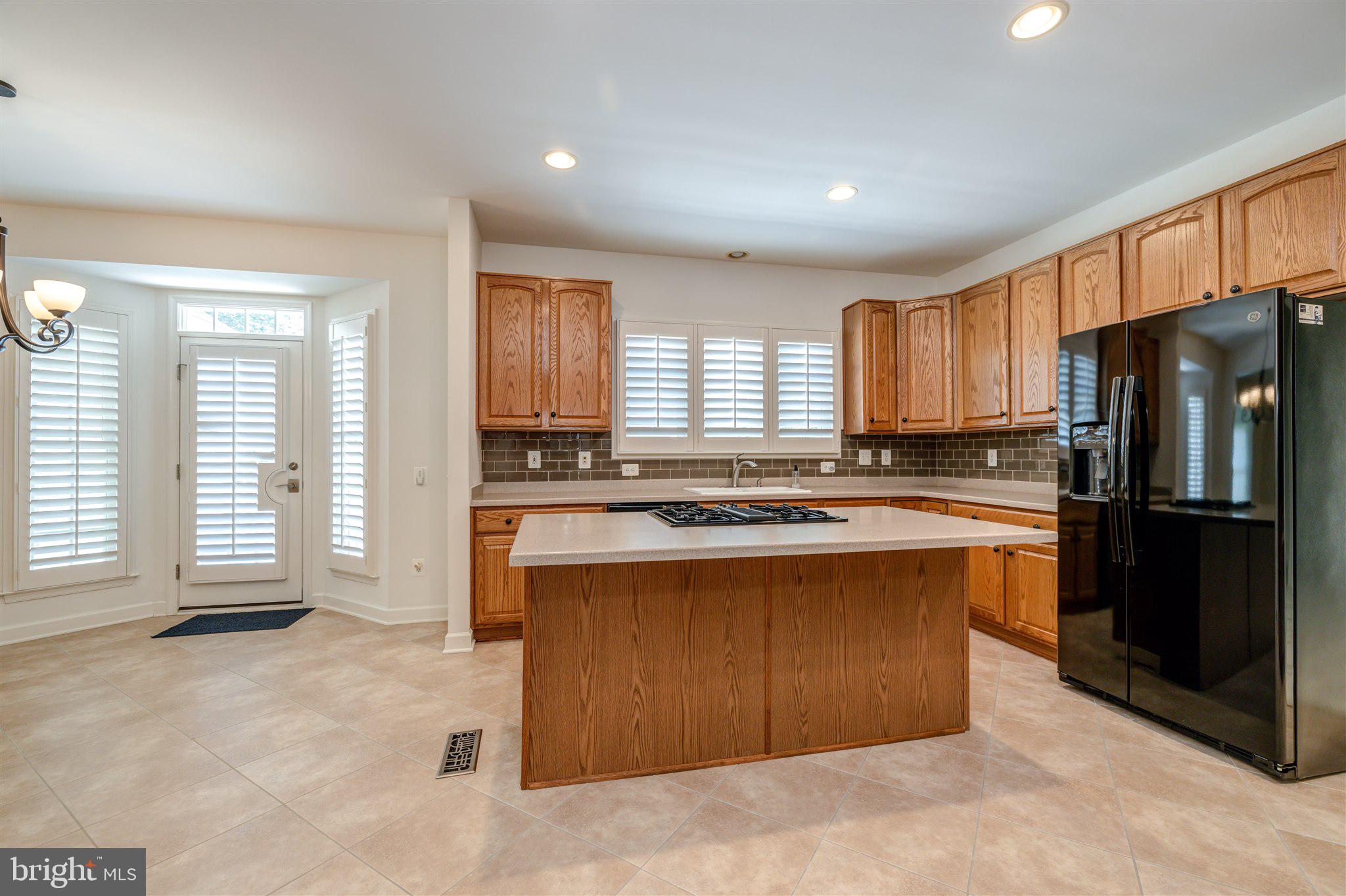 7379 Hunters Oak Court Springfield, VA 22150 - Photo 17 of 58 Kitchen
