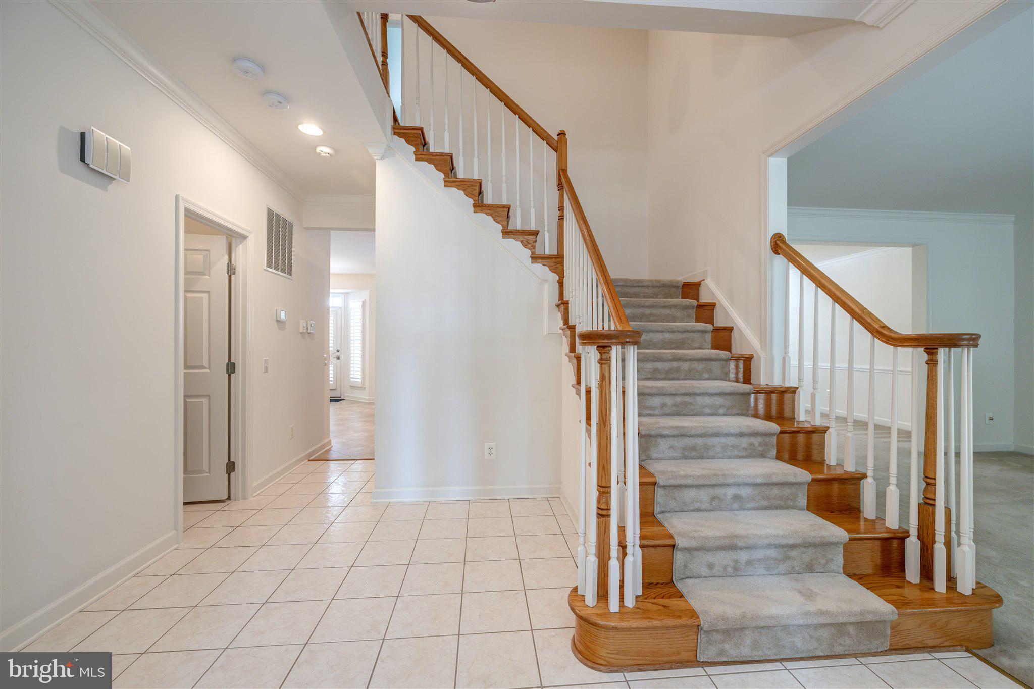 7379 Hunters Oak Court Springfield, VA 22150 - Photo 5 of 58 Entryway