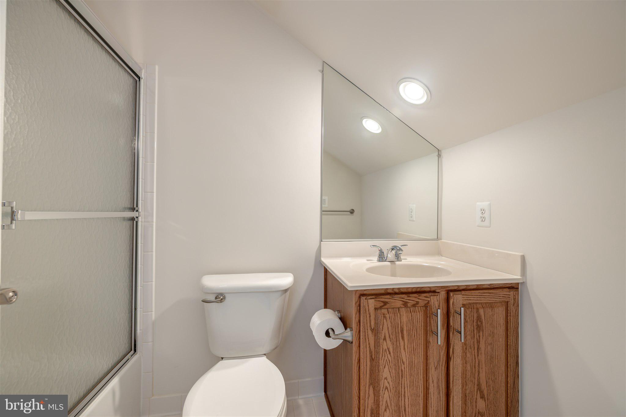7379 Hunters Oak Court Springfield, VA 22150 - Photo 43 of 58 Second Bedroom En-Suite Bath