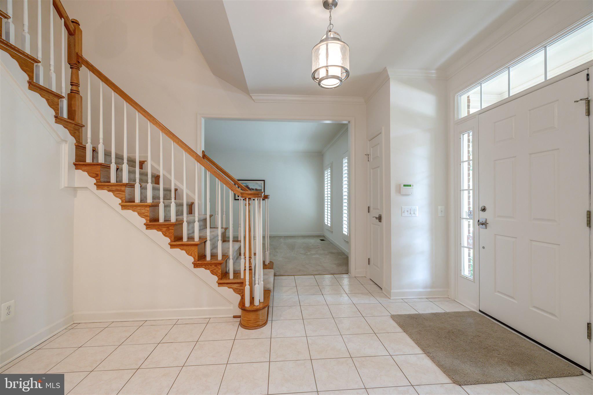 7379 Hunters Oak Court Springfield, VA 22150 - Photo 6 of 58 Entryway