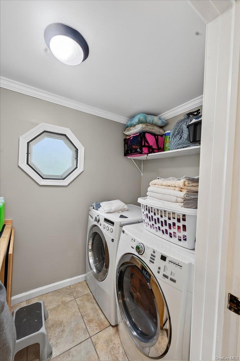 4 Myrtle Lane Coram, NY 11727 - Photo 17 of 20 a utility room with dryer and washer