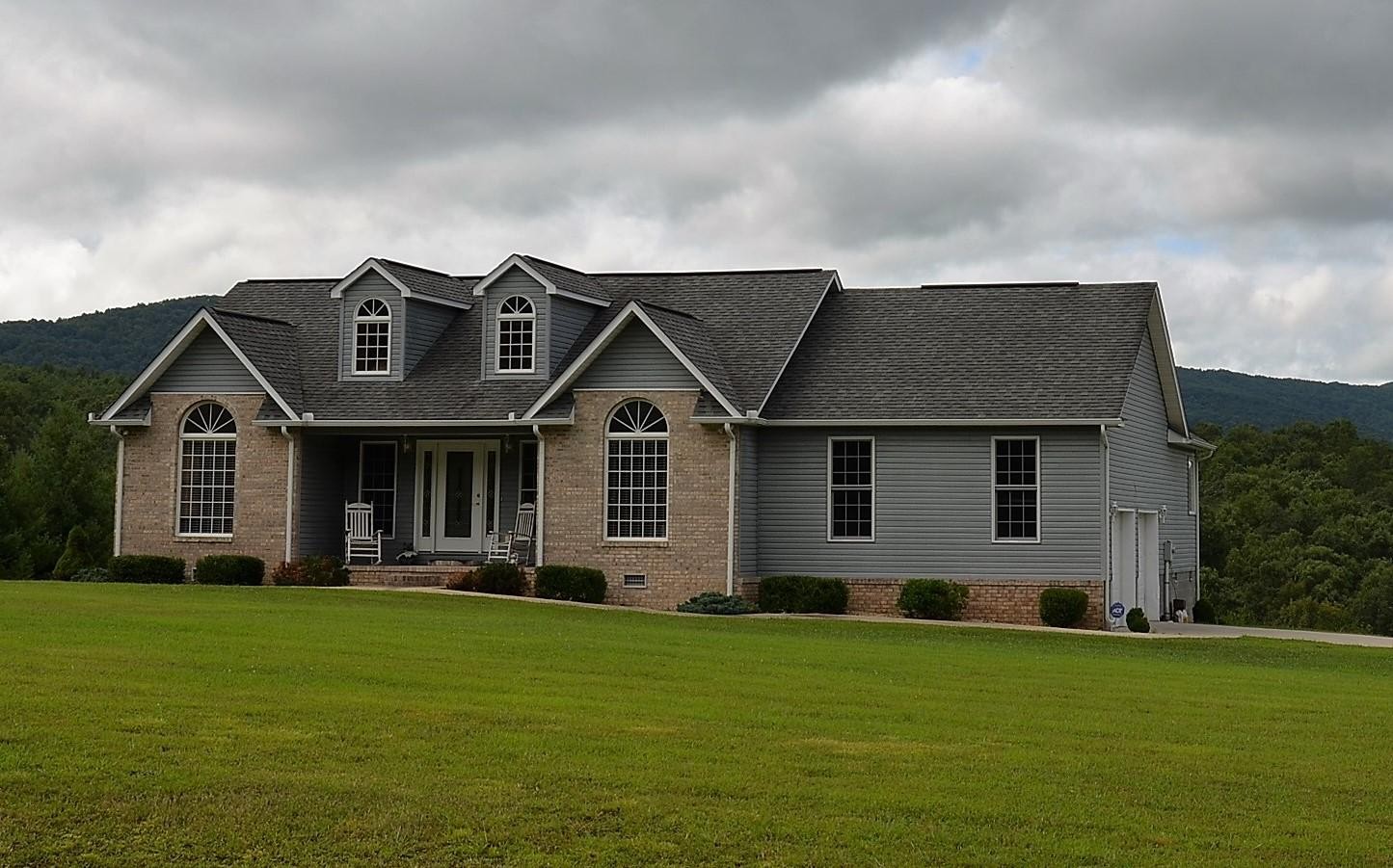463 Meridian Road Crossville, TN 38555 - Photo 4 of 38 a front view of a house with a garden