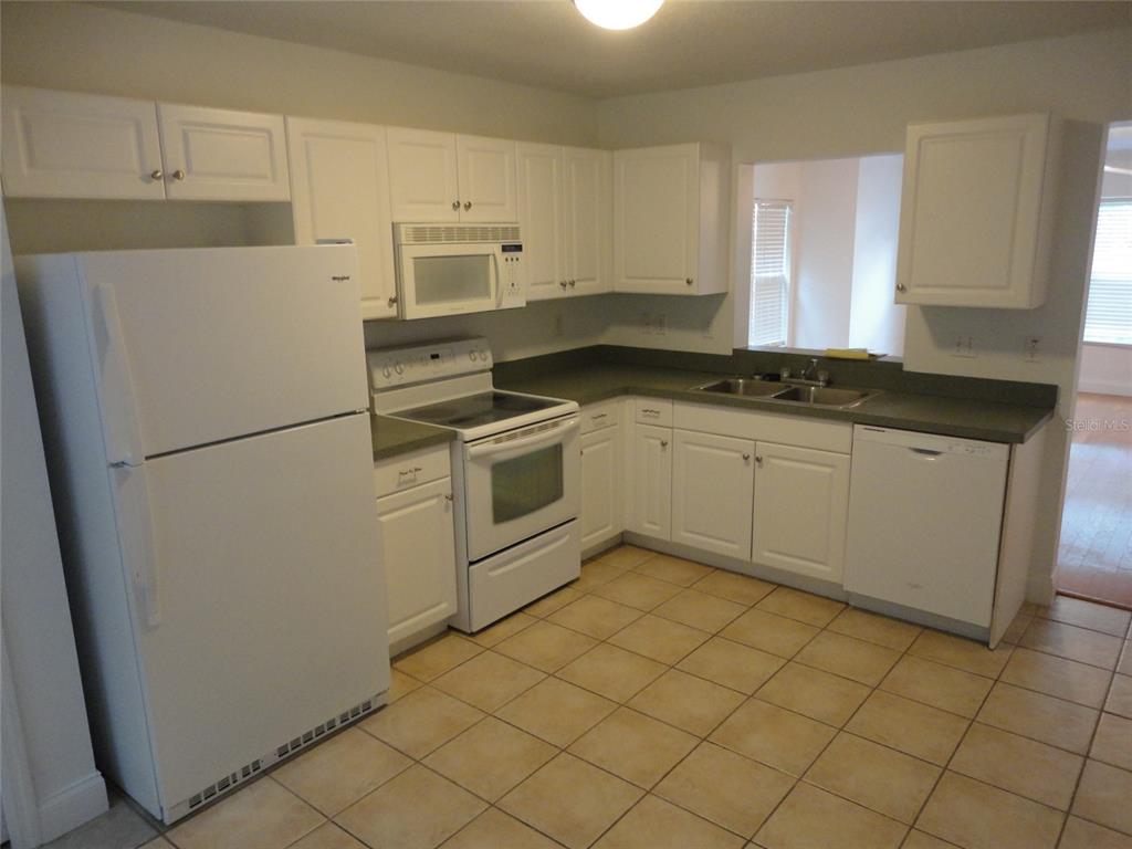 2636 Southwest 35th Place, Unit 8 Gainesville, FL 32608 - Photo 4 of 11
