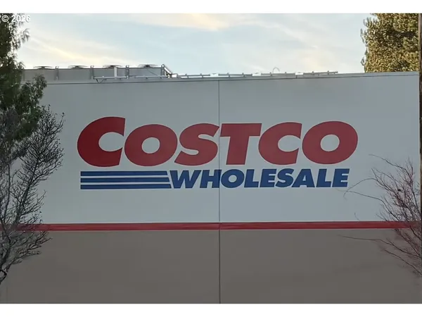 a view of entryway front of building