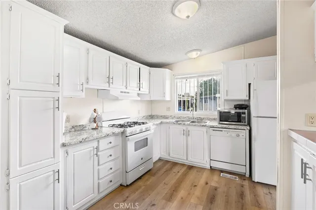 $169,900 | 10701 Cedar Avenue, Unit 112, Bloomington, CA 92316