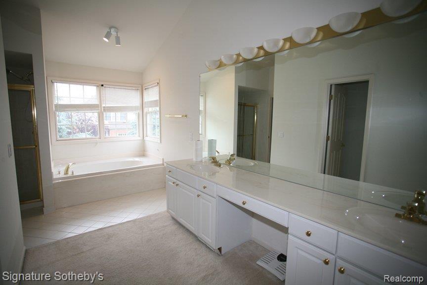 755 Loggers Circle Rochester, MI 48307 - Photo 16 of 25 Master Bath