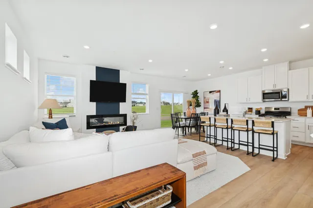 $334,980 | 6225 205th Street North, Forest Lake, MN 55025