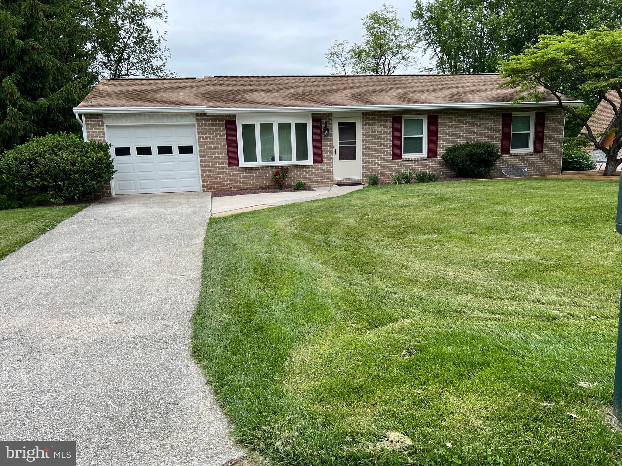 482 Pine Ridge Circle Lewisberry, PA 17339 - Photo 1 of 27 Gallery Image 1