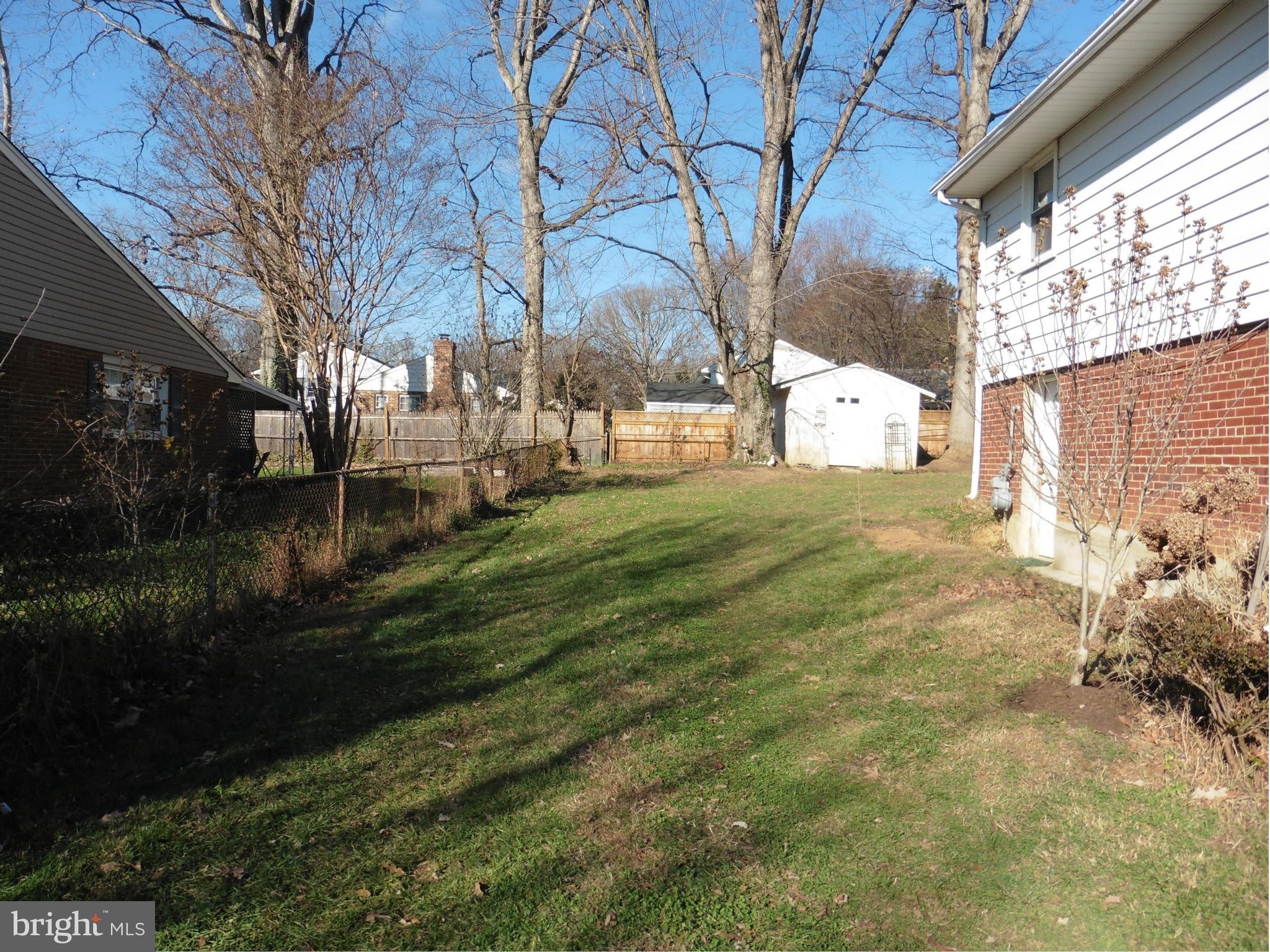 5227 Ravensworth Road Springfield, VA 22151 - Photo 20 of 27 a view of a yard with a house