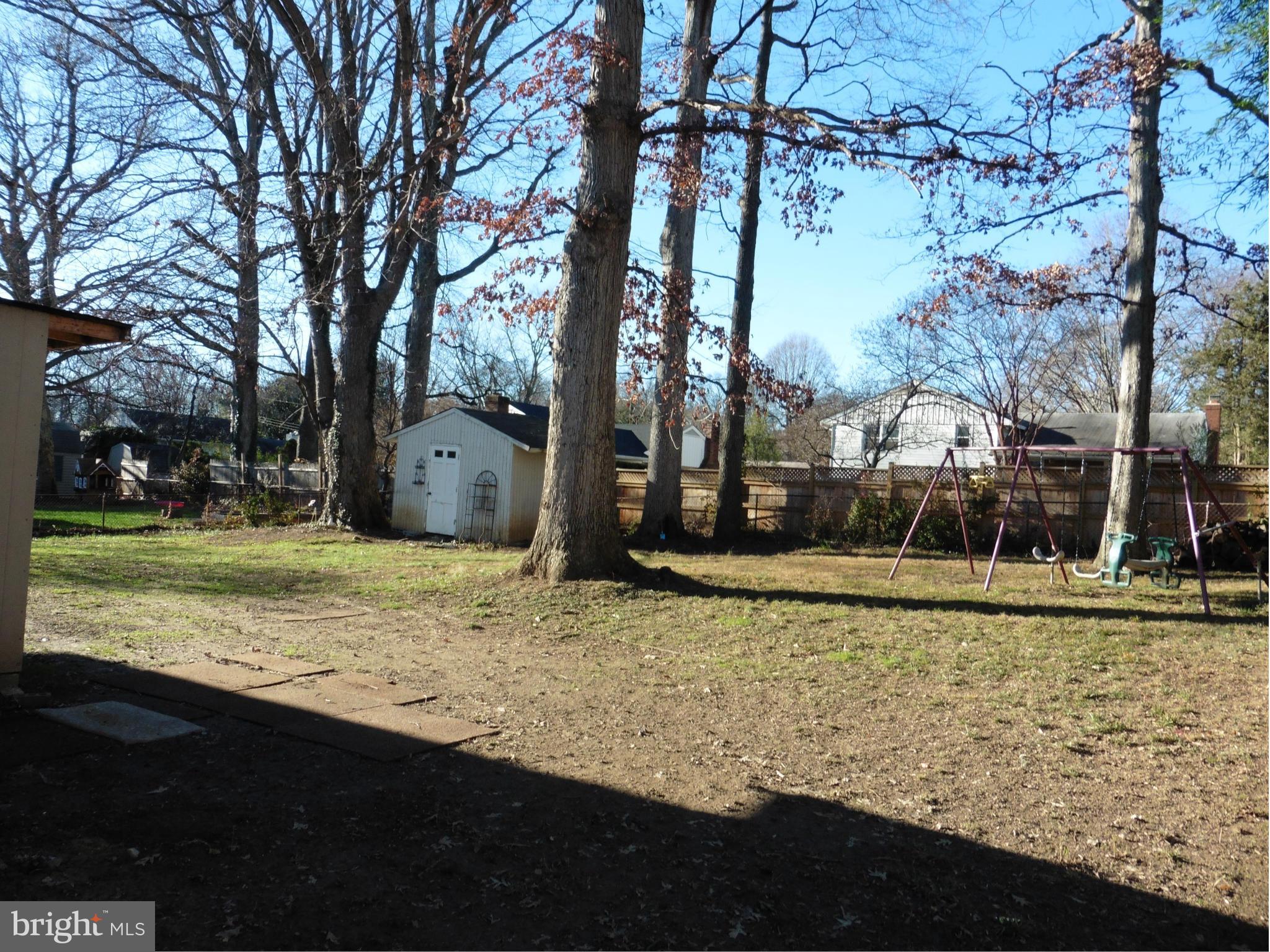 5227 Ravensworth Road Springfield, VA 22151 - Photo 4 of 27 a view of a backyard