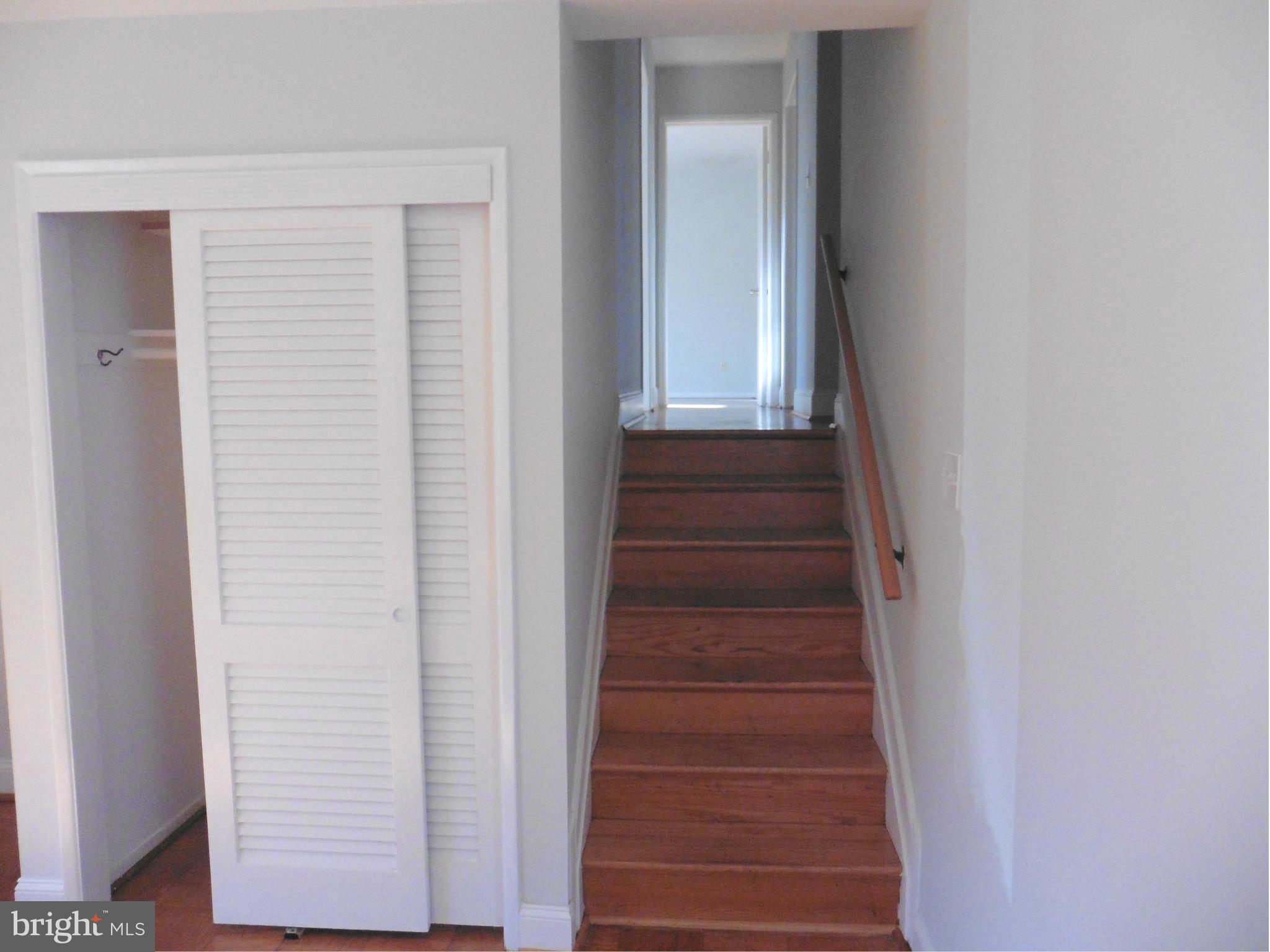 5227 Ravensworth Road Springfield, VA 22151 - Photo 7 of 27 a view of entryway
