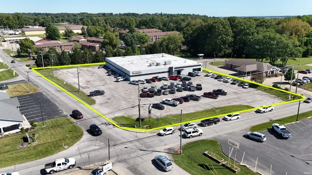 $1,390,000 | 2100 State Street, Washington, IN 47501