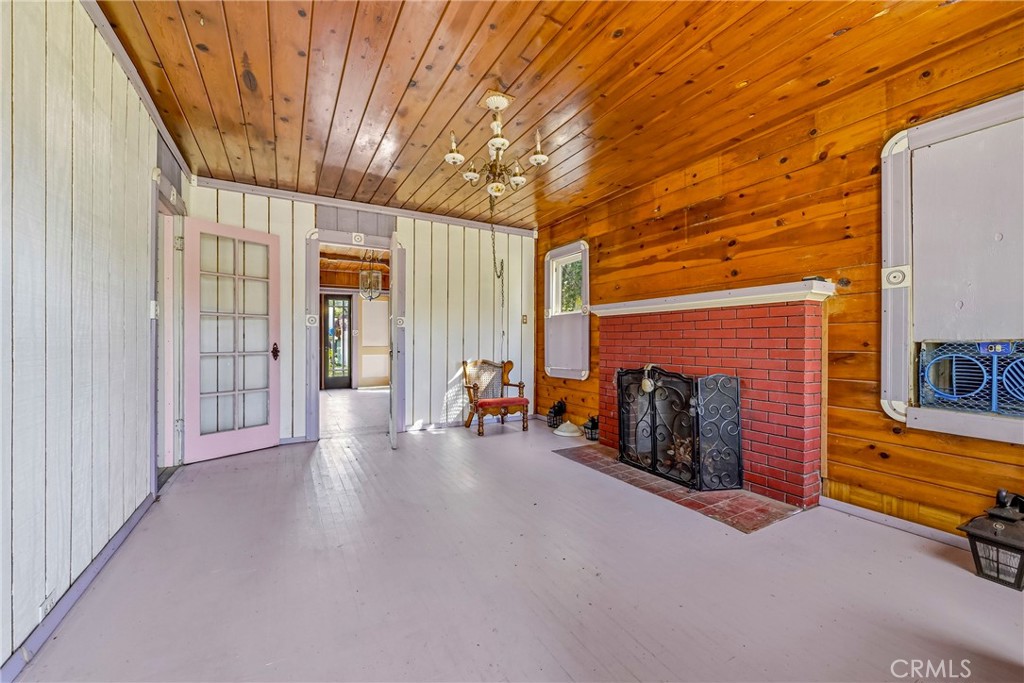 261 West 26th Street Merced, CA 95340 - Photo 20 of 40 a view of a livingroom with fireplace and a window