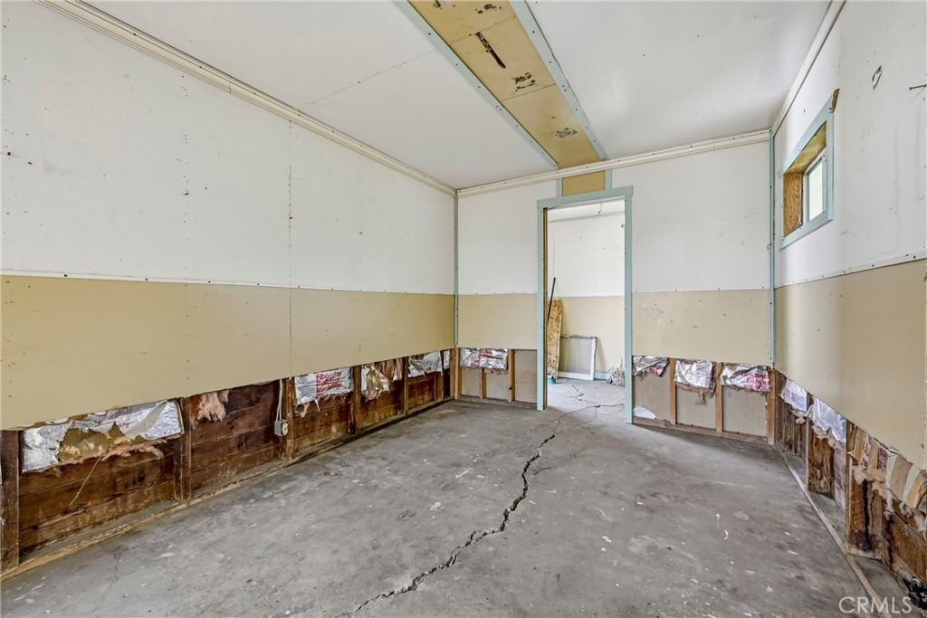 261 West 26th Street Merced, CA 95340 - Photo 36 of 40 a view of a room with window