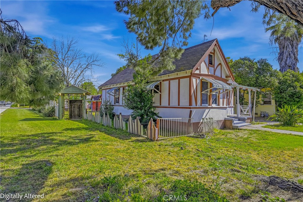 261 West 26th Street Merced, CA 95340 - Photo 7 of 40 a view of a house with a yard