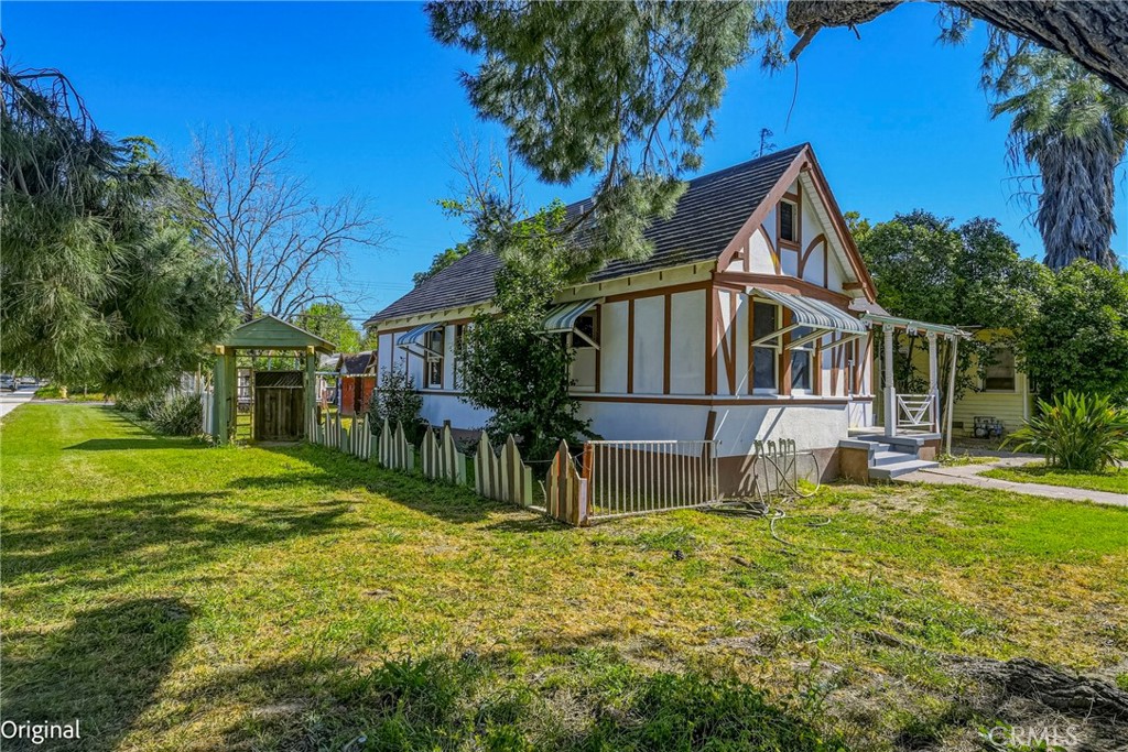 261 West 26th Street Merced, CA 95340 - Photo 8 of 40 a view of a house with a yard