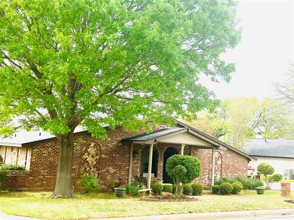 $459,900 | 909 Overhill Drive, Bedford, TX 76022