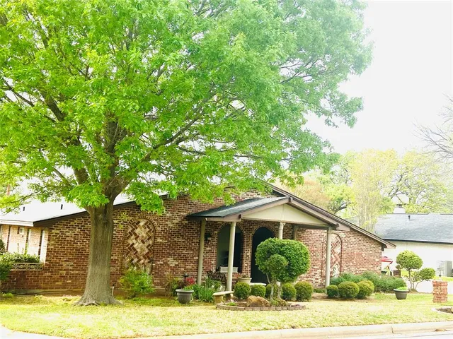 $459,900 | 909 Overhill Drive, Bedford, TX 76022