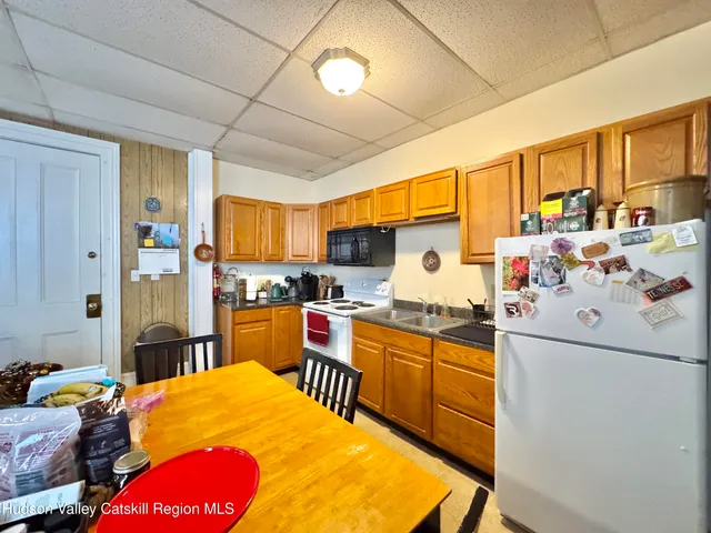 a view of entryway with a front door