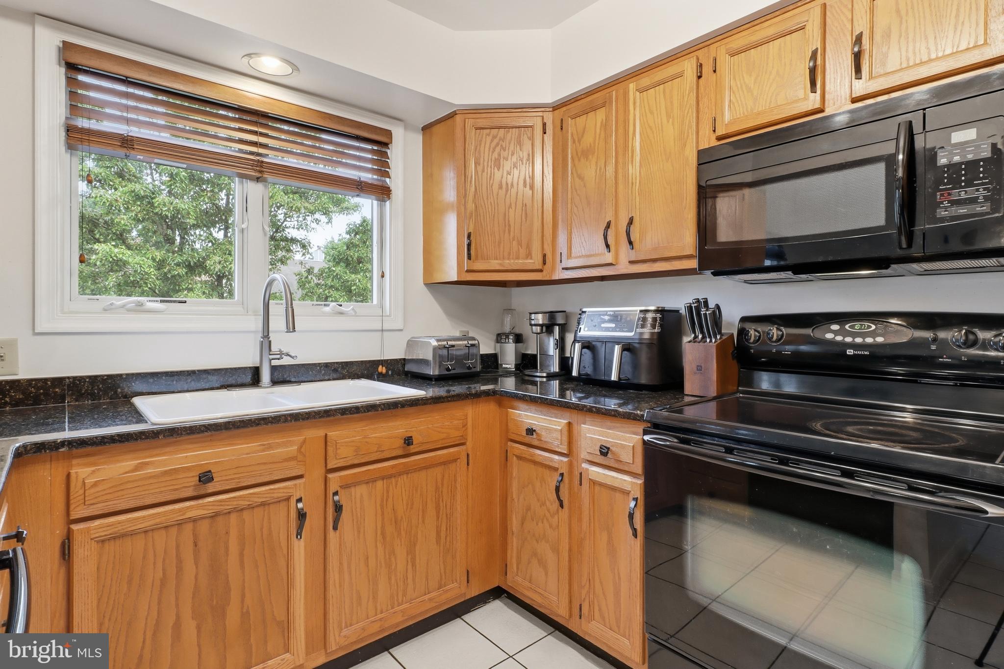 186 Greenleaf Road York, PA 17406 - Photo 8 of 43