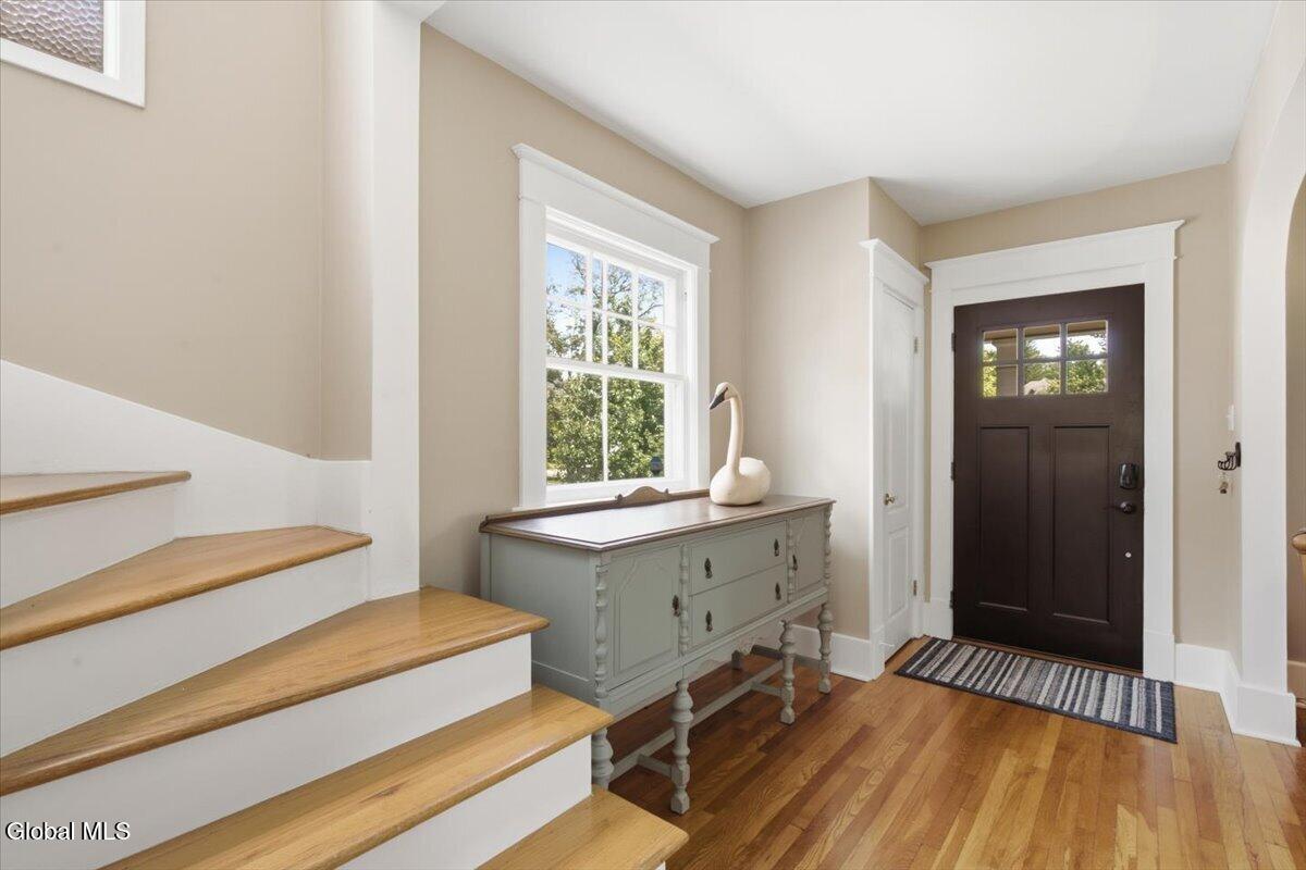 809 Wright Avenue Schenectady, NY 12309 - Photo 4 of 35 10-007_MW2_3442