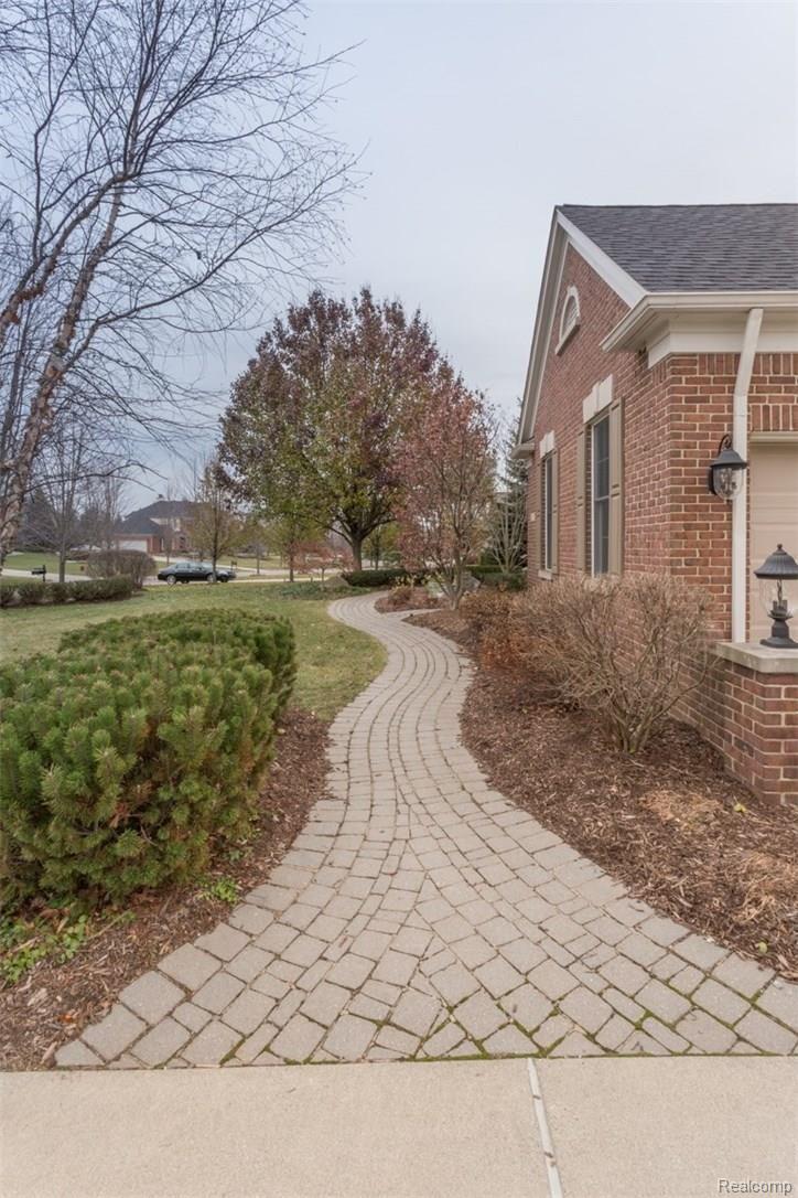 2077 Aberdeen Court Rochester, MI 48306 - Photo 65 of 73 Aberdeen Court_2077--Front-87.jpg