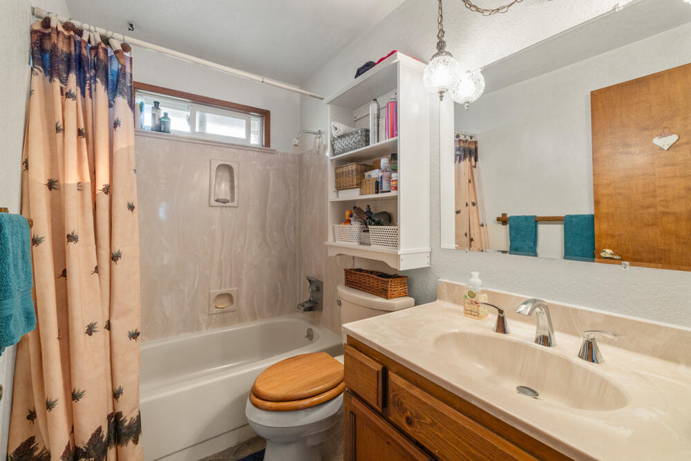 47477 Gerber Road Bonanza, OR 97623 - Photo 42 of 63 a bathroom with a sink toilet and shower